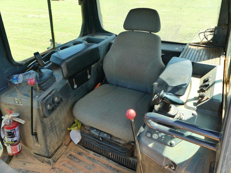 2018-deere-700k-lgp-image-15