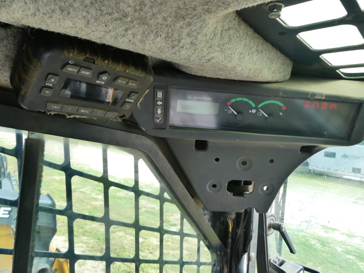 2017-deere-331g-image-16