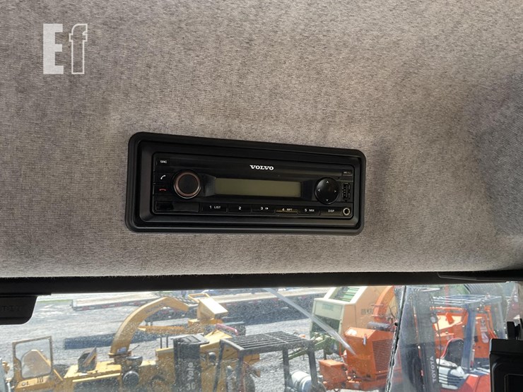 2015-volvo-a25g-image-12