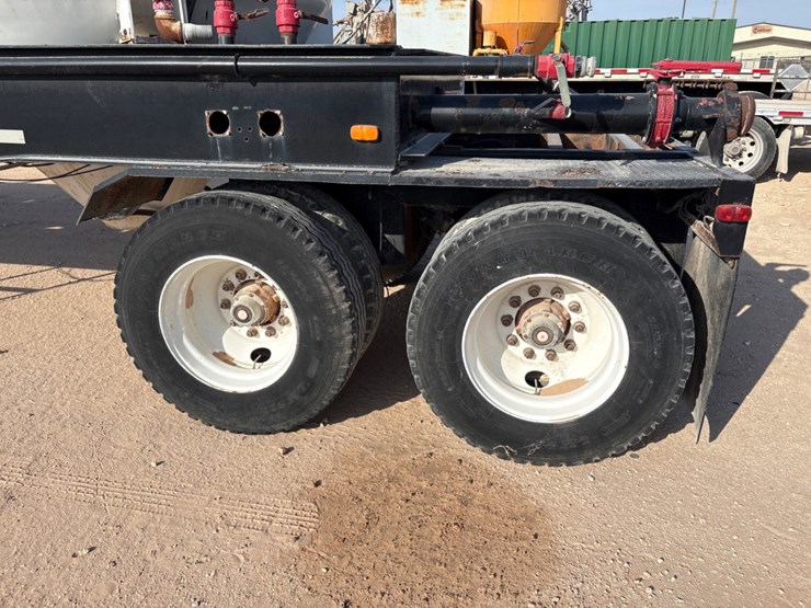 shopbuilt-t/a-2-pod-dry-bulk-transport-trailer-image-5