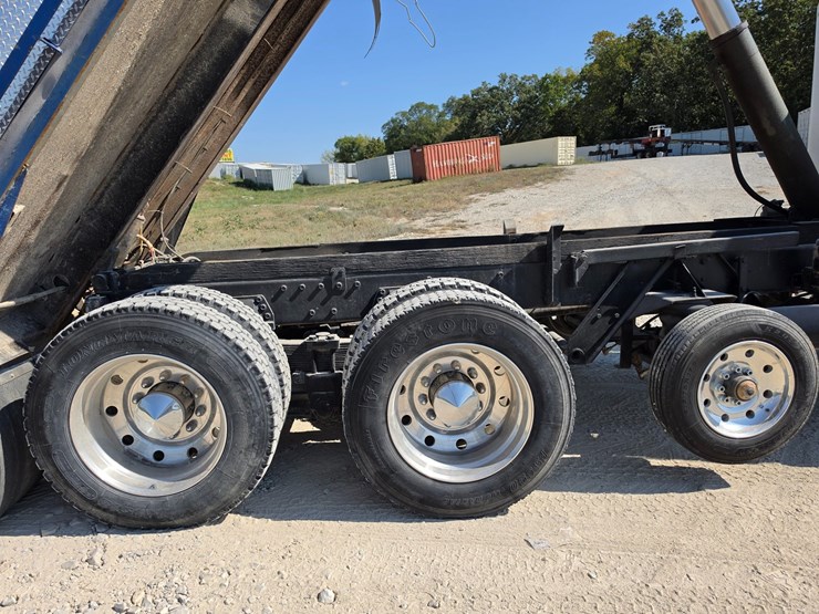 1985-peterbilt-359-image-47