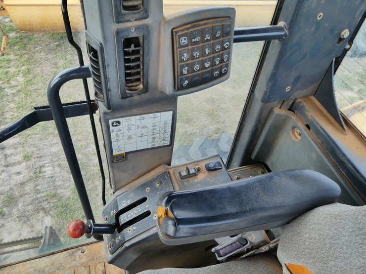 2005-deere-670d-image-12