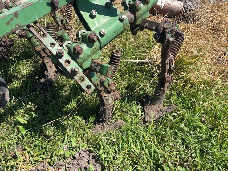 john-deere-front-mounted-cultivator-image-7