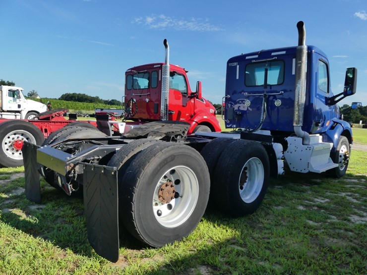 2017-peterbilt-579-image-3