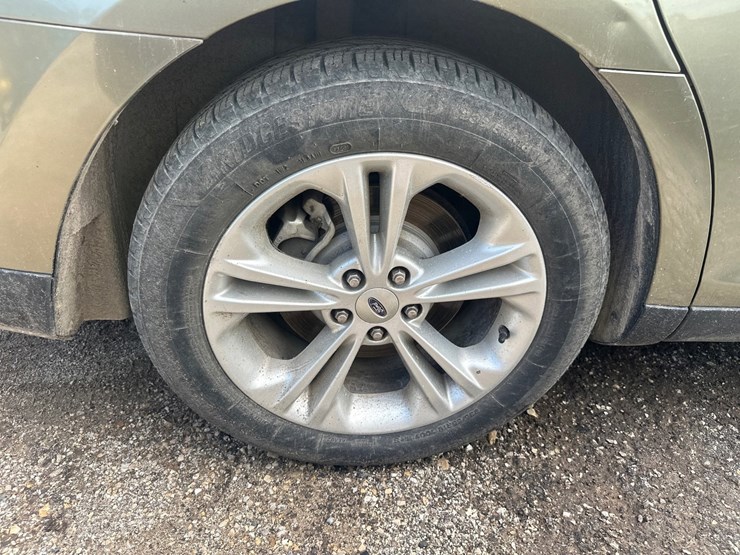 #2644-•-2013-ford-taurus-sedan-image-43