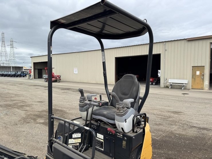 2016-deere-17g-image-25