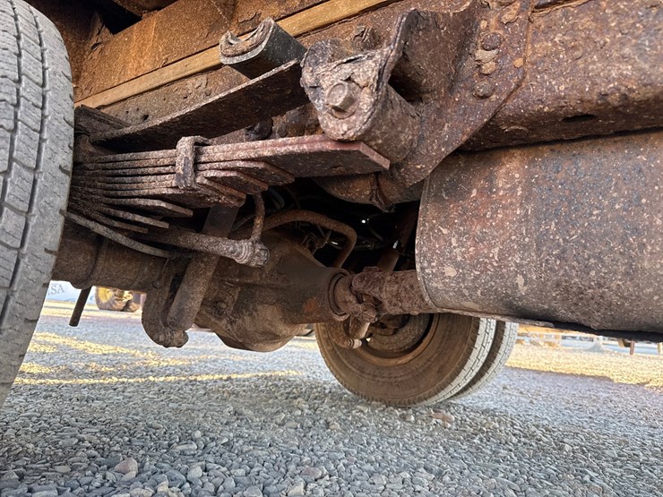 2001-ford-f350-image-27