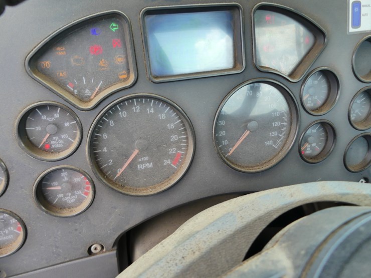 2012-mack-cxu613-image-17