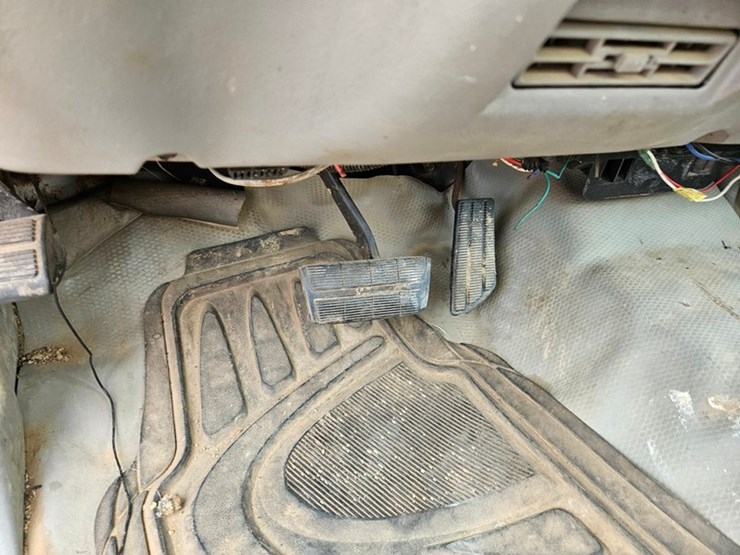 2000-gmc-3500-image-19