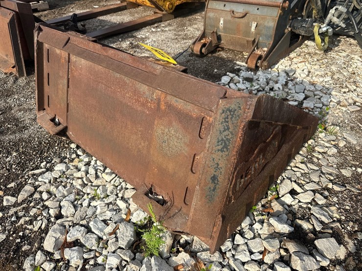 #2729-•-approx-52"-berlon-skid-steer-bucket-image-4