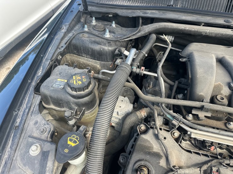 #2642-•-2013-ford-taurus-sedan-image-37