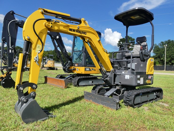 2023-new-holland-e17c-image-1