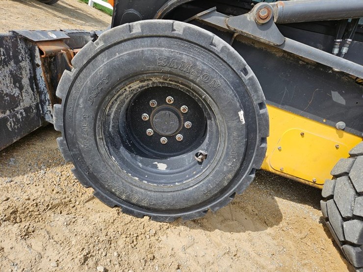new-holland-l334-image-31