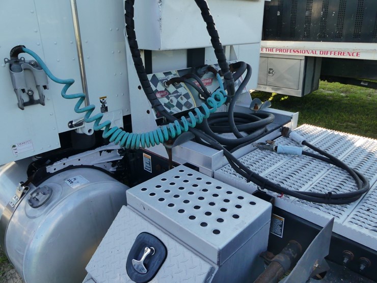 2018-peterbilt-579-image-8