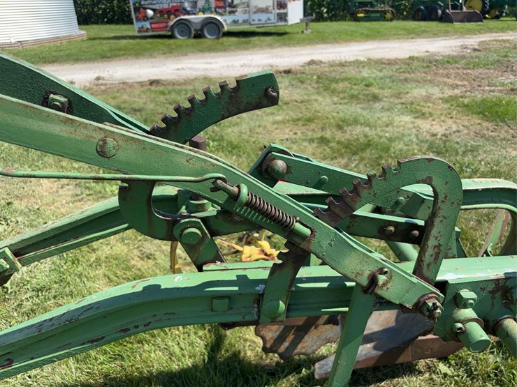 john-deere-12-image-28