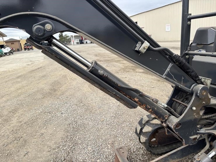 2016-deere-17g-image-18