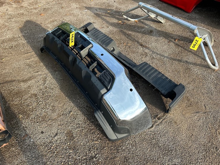#2791-•-front-and-rear-unused-truck-bumpers-image-4