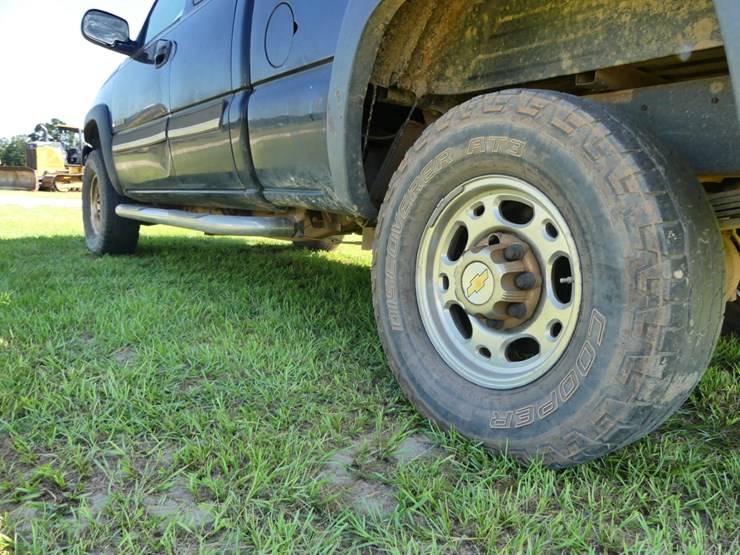 2004-chevrolet-2500hd-image-5