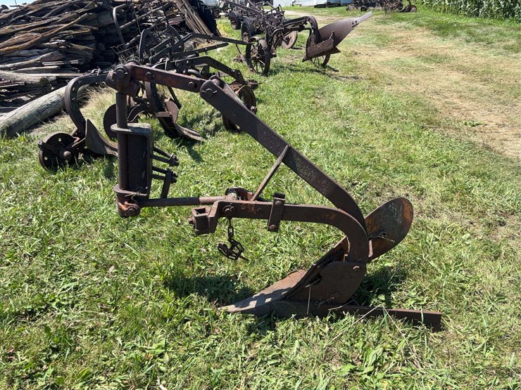allis-chalmers-14”-one-bottom-moldboard-plow-image-6
