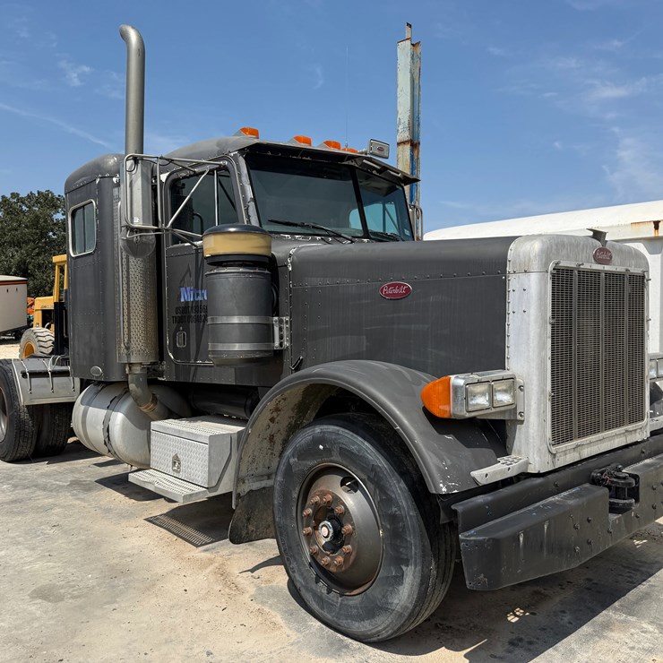 2002 PETERBILT 379
