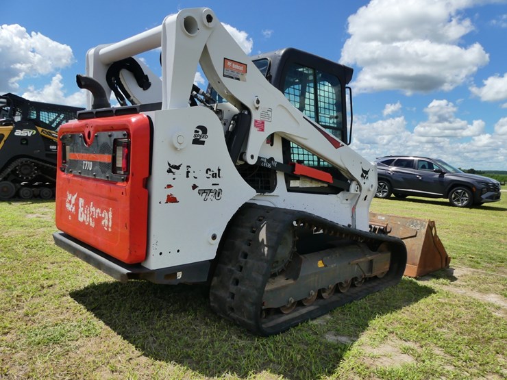 2022-bobcat-t770-image-3
