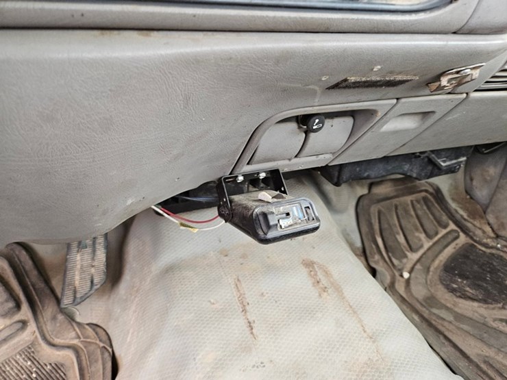 2000-gmc-3500-image-25