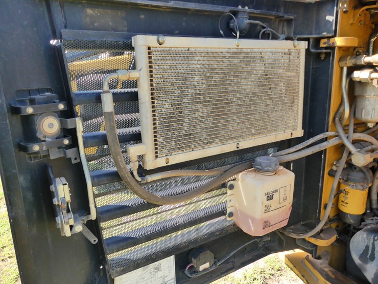 2022-caterpillar-299d3-image-9