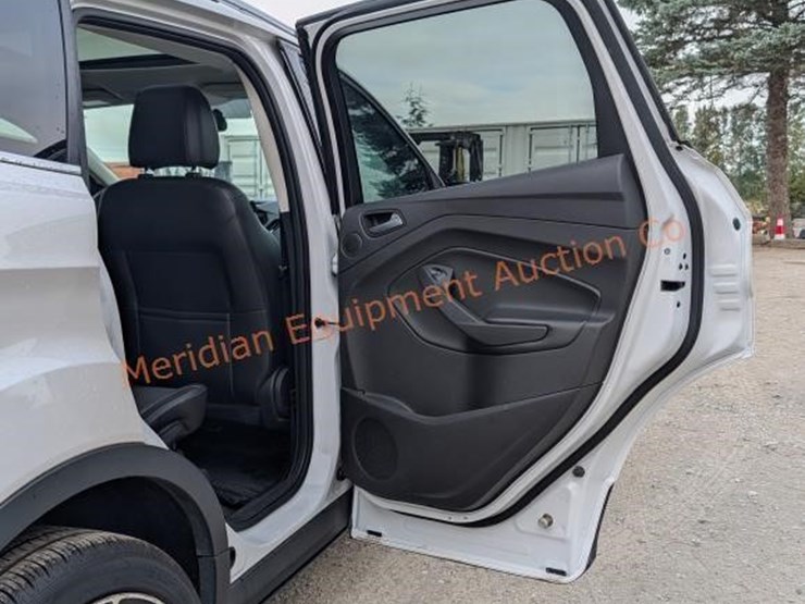 2015-ford-escape-se-image-23