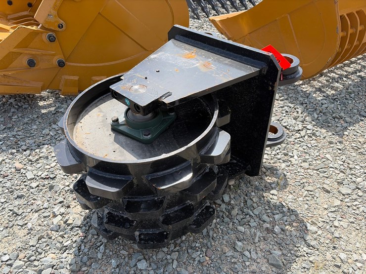 caterpillar-320-image-1