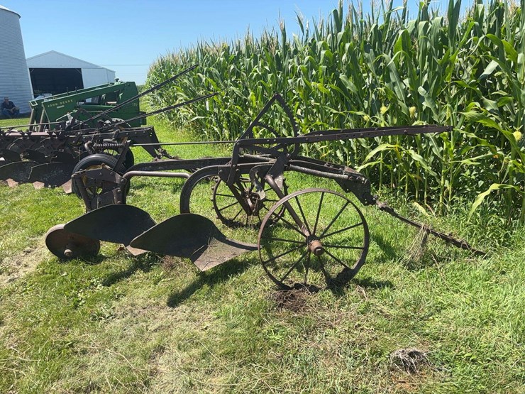 allis-chalmers-14”-two-bottom-pull-type-moldboard-plow-image-2