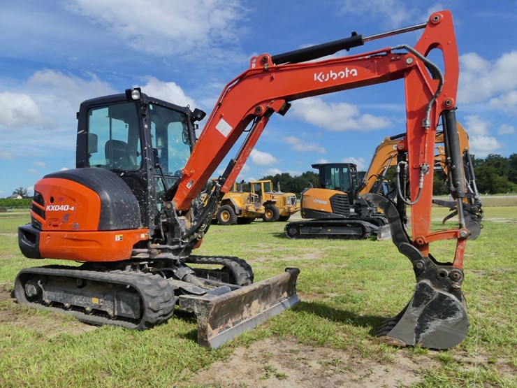 2024-kubota-kx040-4-image-2
