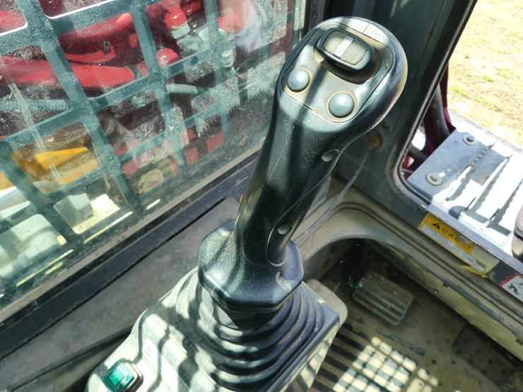 2019-takeuchi-tl8-image-16