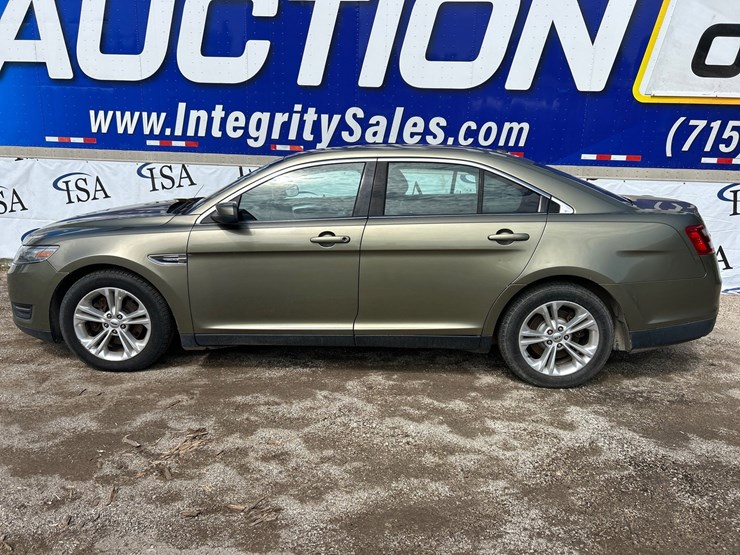 #2644-•-2013-ford-taurus-sedan-image-2