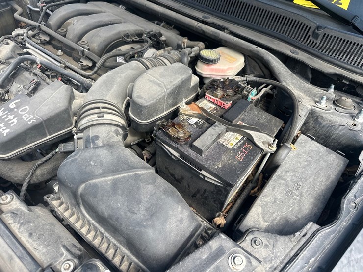 #2642-•-2013-ford-taurus-sedan-image-36