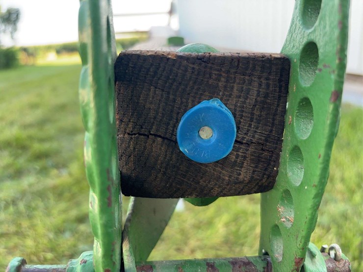 john-deere-16-image-17