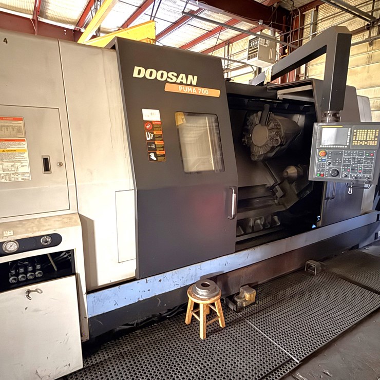 2012 DOOSAN PUMA 700 CNC LATHE