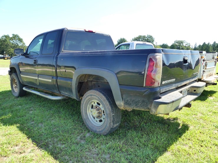 2004-chevrolet-2500hd-image-4