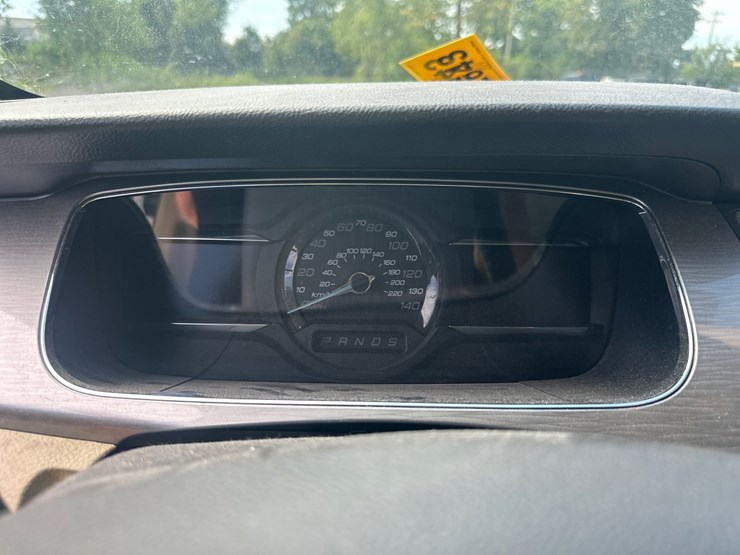 #2643-•-2015-ford-taurus-sedan-image-29
