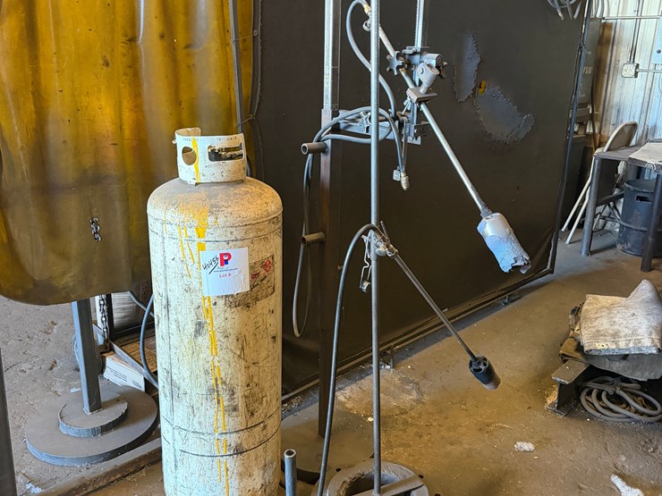 bug-0-track-support-with-(2)-propane-torch-heaters-&-bottle-image-1