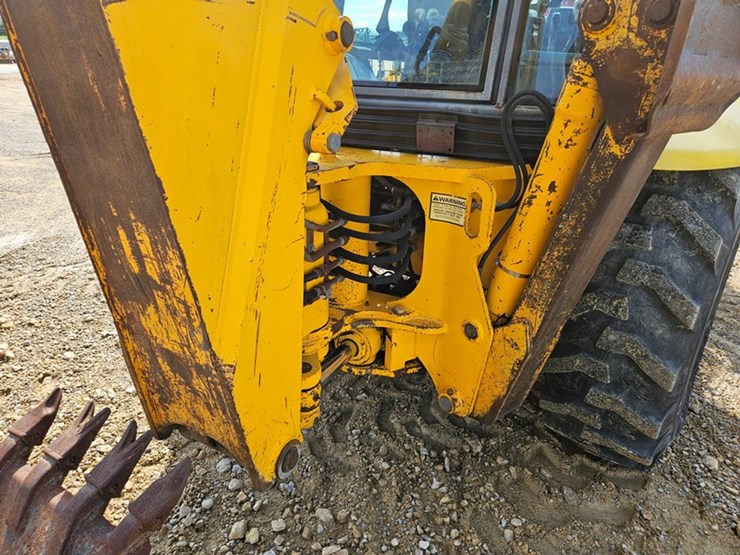 jcb-214s-image-17
