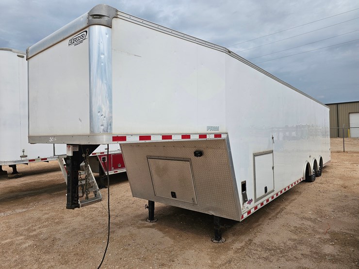 2020-bravo-trailers-40’-x-102”-3-axle-enclosed-gooseneck-trailer-image-1
