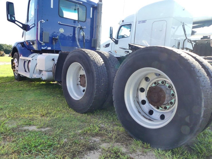 2017-peterbilt-579-image-7