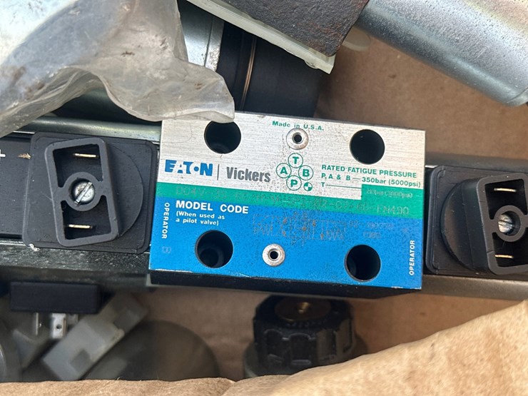 #2708-•-misc-eaton-parts-and-plugs-image-3