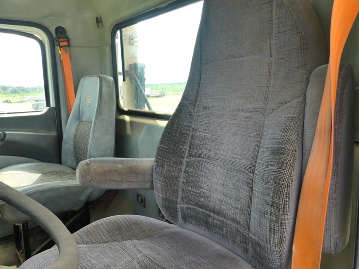 2012-mack-cxu613-image-12
