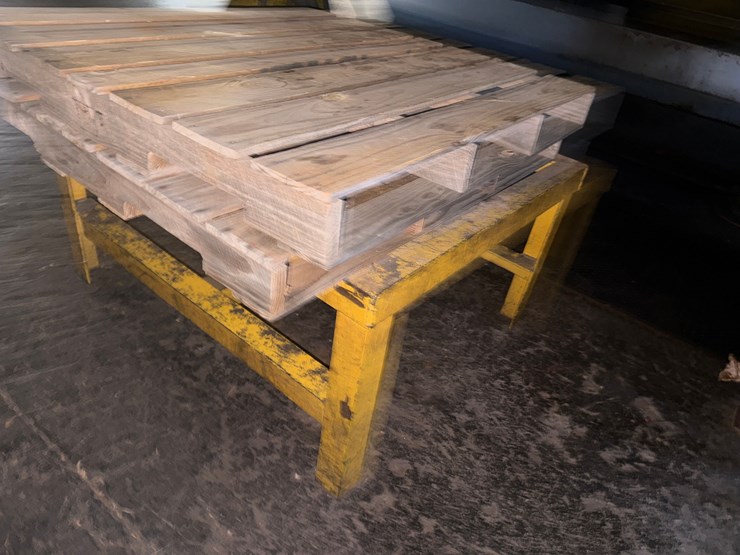 (2)-4’x3’x2’-metal-open-top-work-tables-&-(4)-wood-pallets-image-5