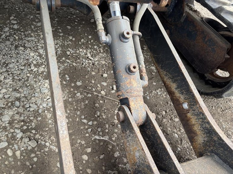 2016-deere-17g-image-12