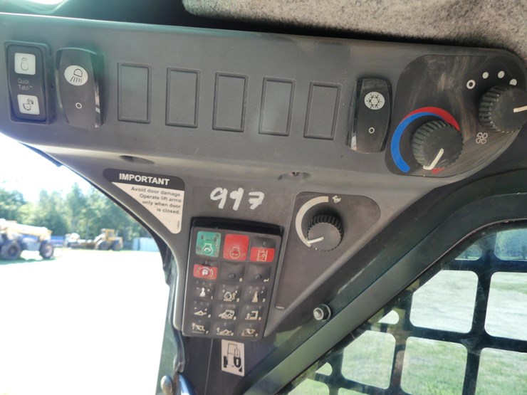 2016-deere-317g-image-17