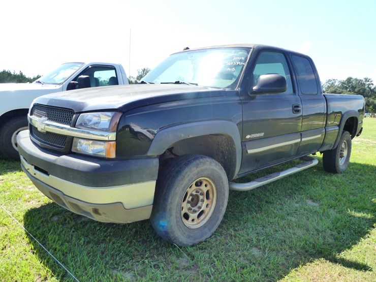2004-chevrolet-2500hd-image-2