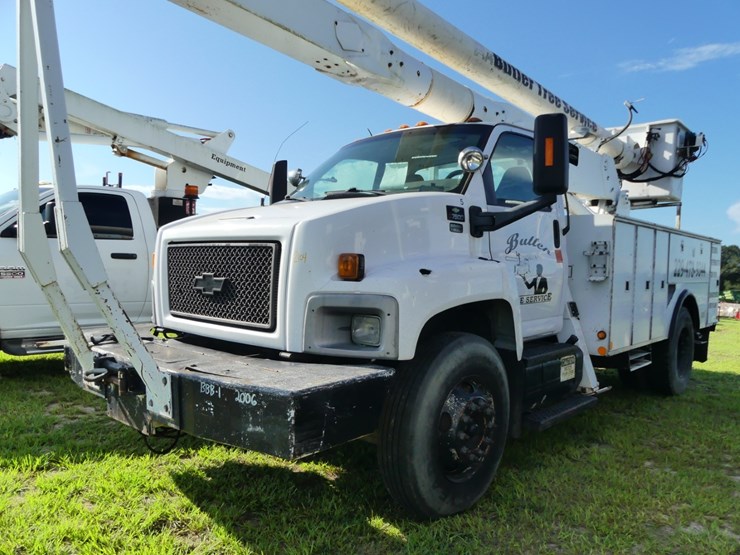 2006-chevrolet-c7500-bucket-truck-image-2
