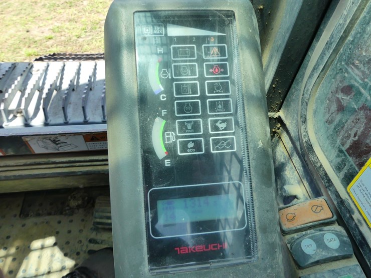 2019-takeuchi-tl8-image-18